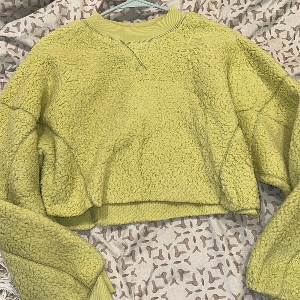 Urban outfitters nova cropped crewneck